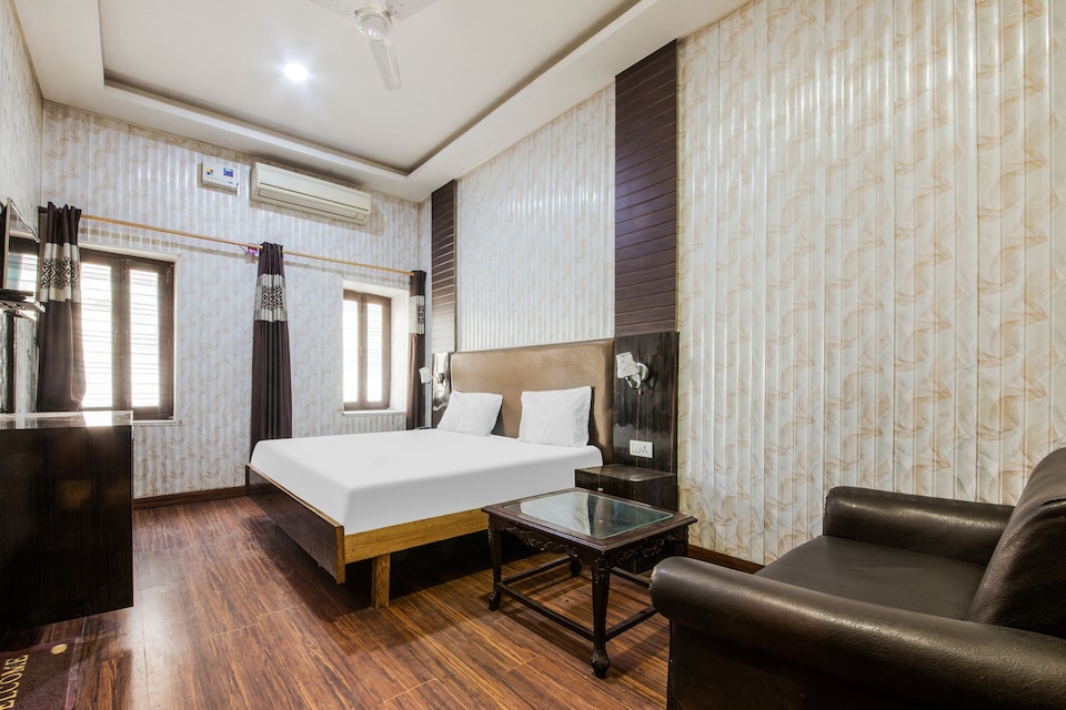 Live on DHN1058 , Dehradun Railway Station, Dehradun