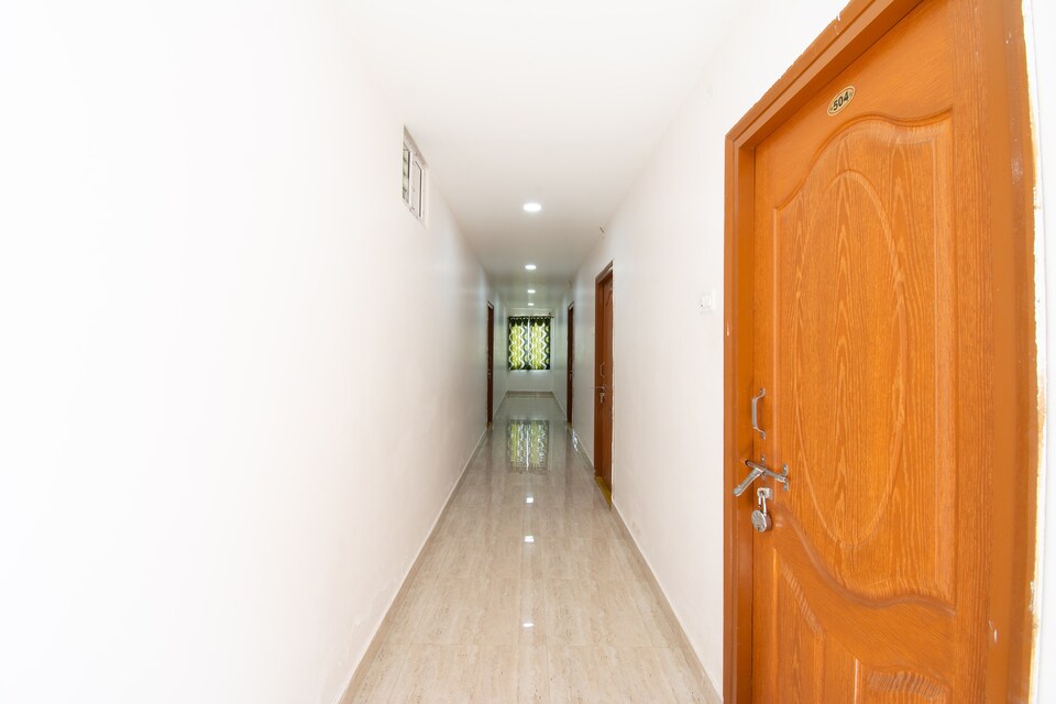 OYO 46992 Sri Mannem Residency, Guntur, Guntur
