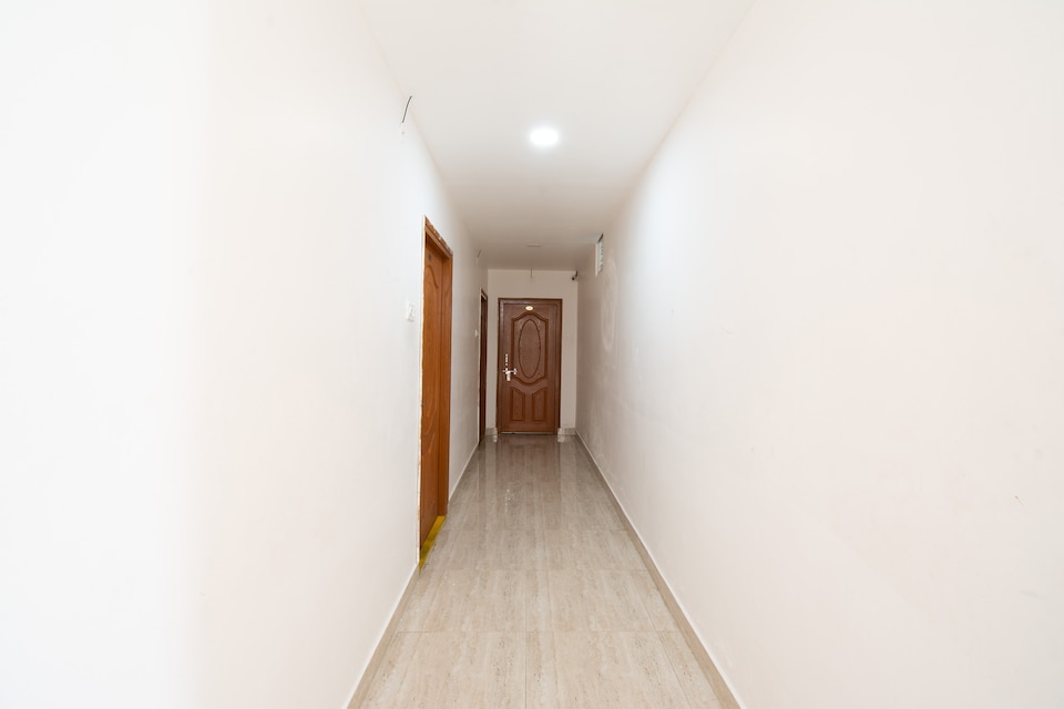 OYO 46992 Sri Mannem Residency, Guntur, Guntur