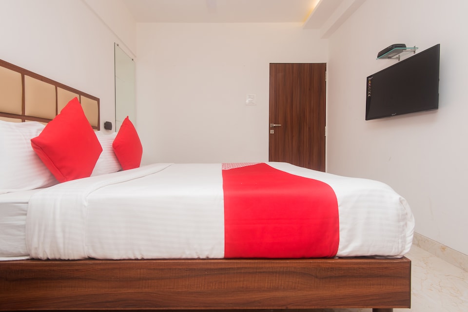 OYO 46995 Hotel Grand Plaza, Andheri West, Mumbai