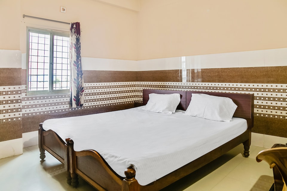 SPOT ON 47034 Sri Mahalakshmi Family Rooms, Yadagirigutta, Nalgonda