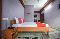 OYO Flagship Vibes Hotel