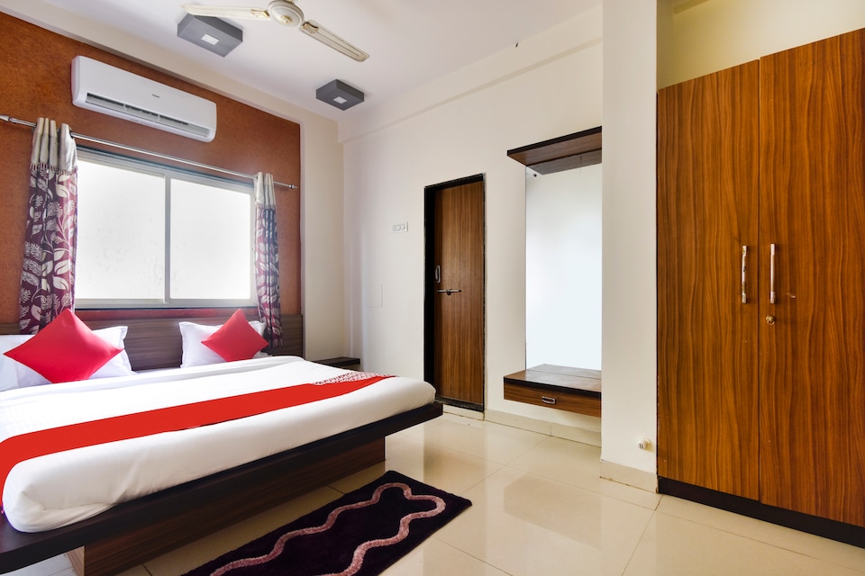 OYO 47061 Hotel Vishal Restaurant, Karad, Satara