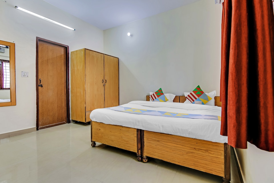 OYO Home 47071 Comfortable Stay Kishanpur, Rajpur Road Dehradun, Dehradun