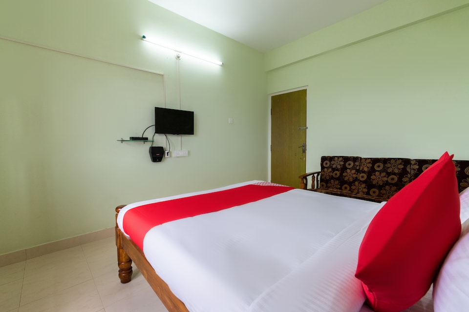 OYO 47086 Mount Carmel Elite, Bendoorwell Mangalore, Mangalore