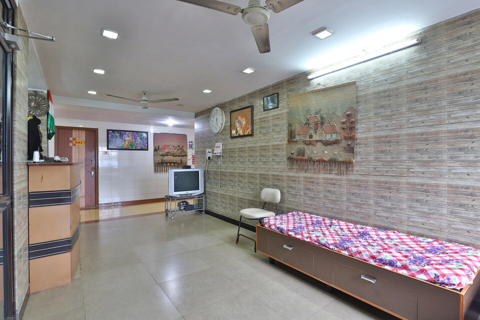SPOT ON 47096 Hotel Shivam International, Bilimora, Navsari