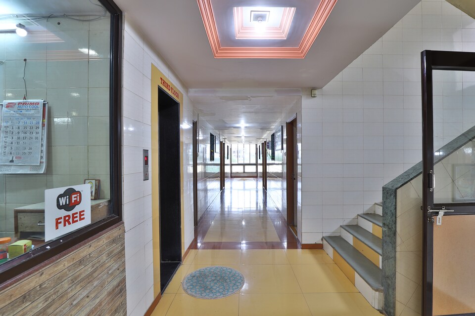 SPOT ON 47096 Hotel Shivam International, Bilimora, Navsari