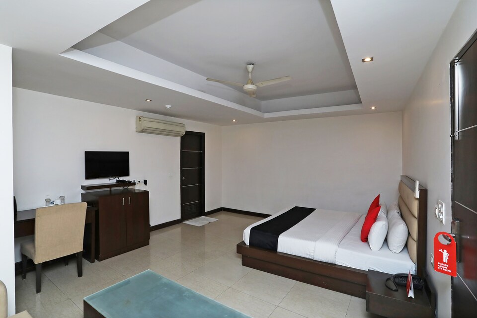 Capital O 11145 Hotel Aura, Airport Delhi, Delhi Transit