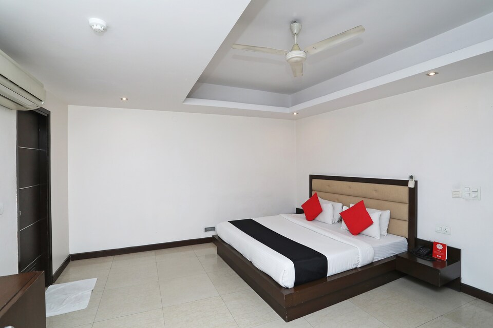 Capital O 11145 Hotel Aura, Airport Delhi, Delhi Transit