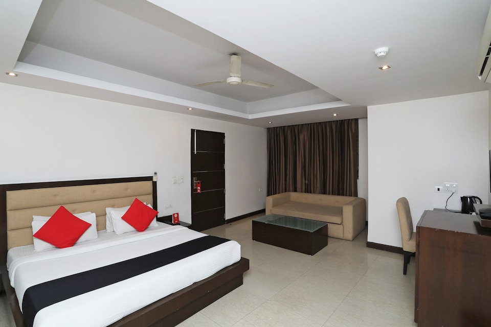 Capital O 11145 Hotel Aura, Airport Delhi, Delhi Transit