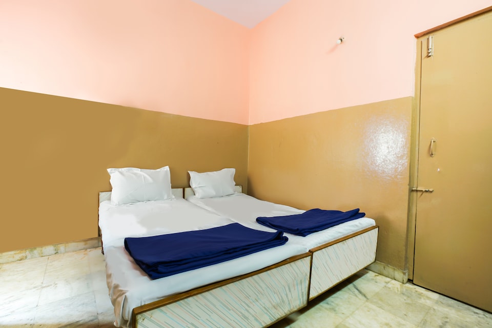 SPOT ON Pummy Lodge Near Lumbini Park, Begumpet-II, Hyderabad