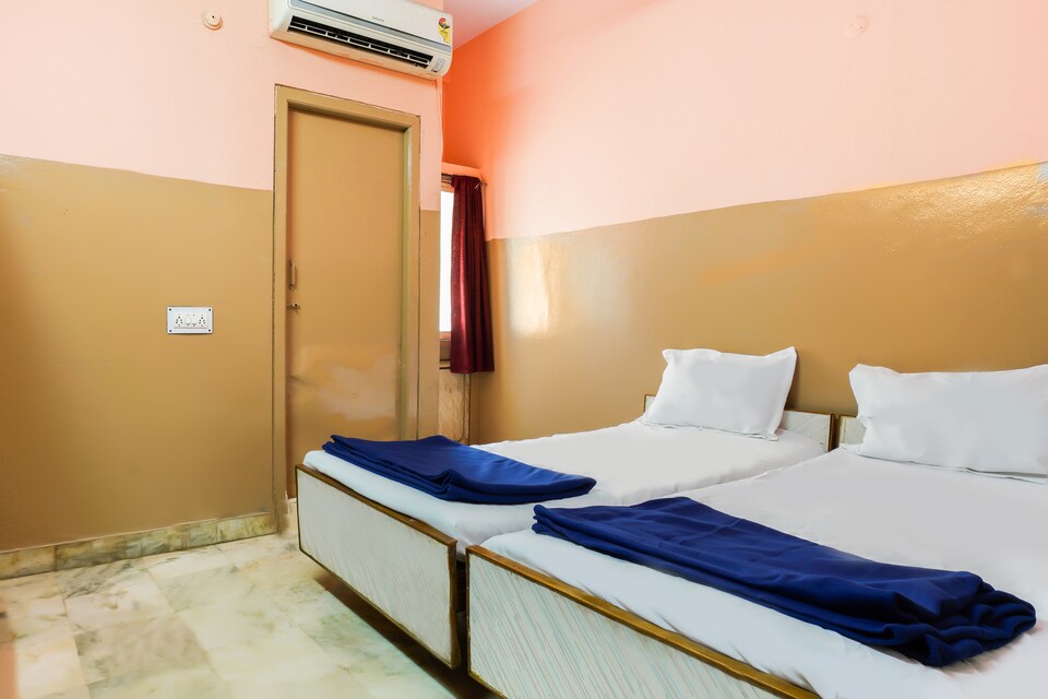 SPOT ON Pummy Lodge Near Lumbini Park, Begumpet-II, Hyderabad