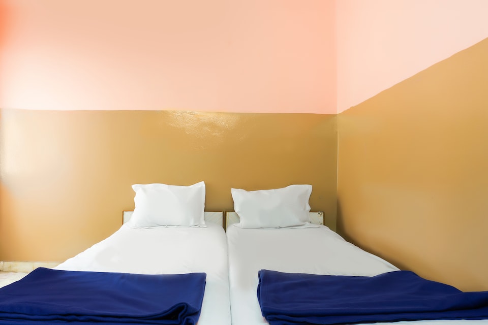 SPOT ON Pummy Lodge Near Lumbini Park, Begumpet-II, Hyderabad