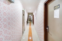 OYO 44058 Motel Sre Bayam