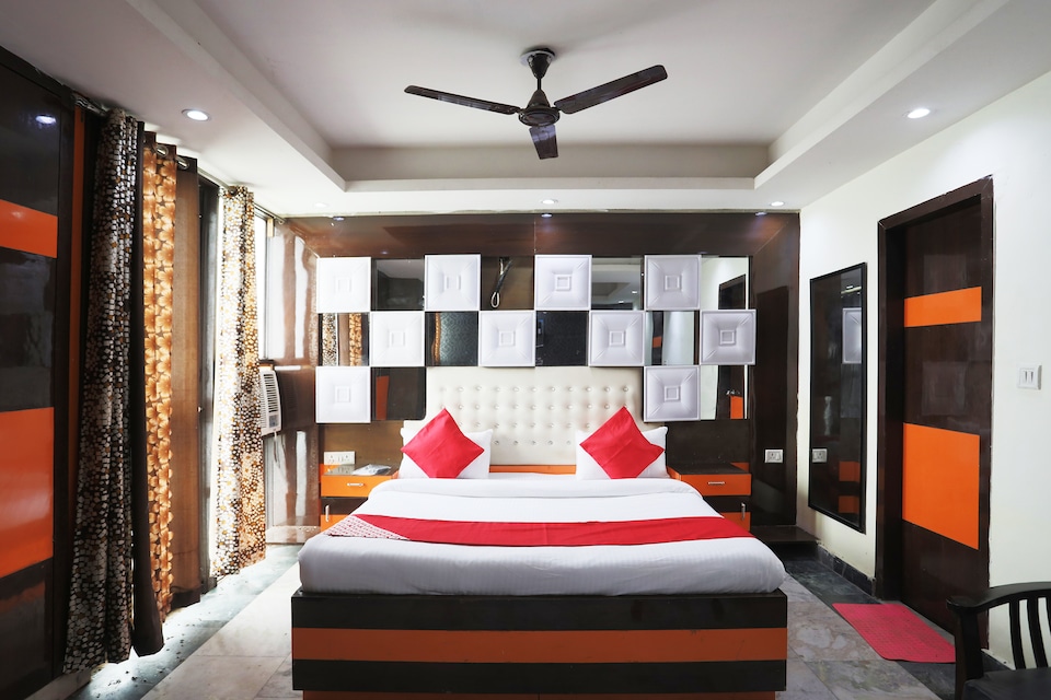 OYO 47160 Shah's Aarna Vatika, G L A University Vrindavan, Vrindavan