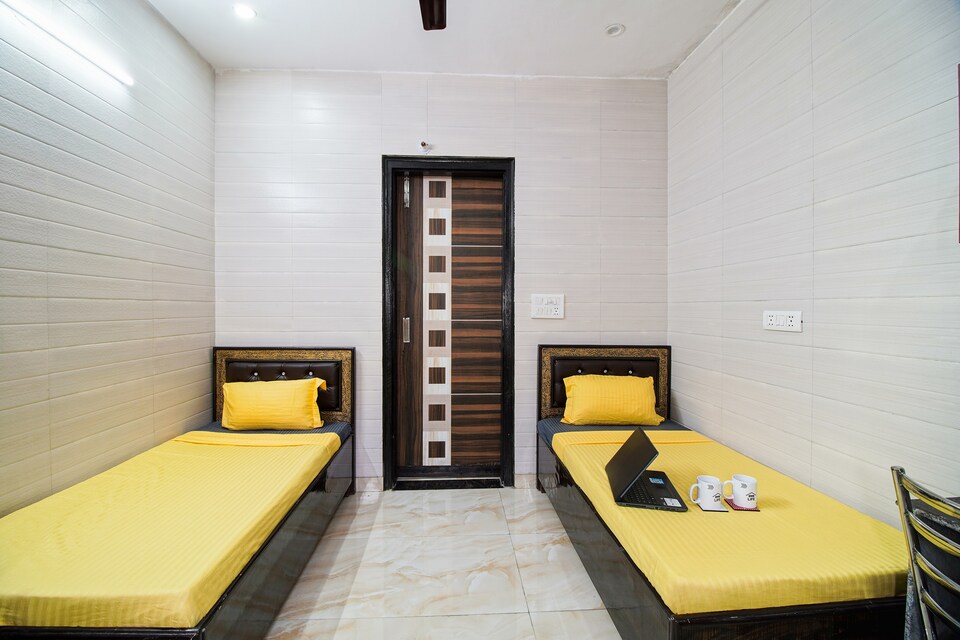 OYO LIFE DEL1857 Near GTB Nagar Metro Station, North Delhi, Delhi