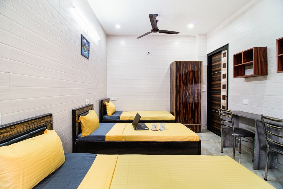 OYO LIFE DEL1857 Near GTB Nagar Metro Station, North Delhi, Delhi