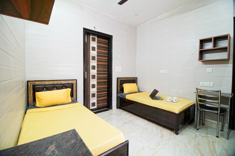 OYO LIFE DEL1857 Near GTB Nagar Metro Station, North Delhi, Delhi