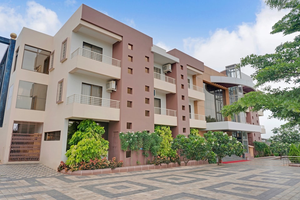 Capital O 47179 Hotel Swamiraj, Indapur, Pune