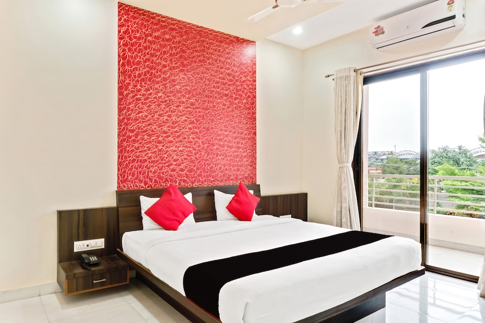 Capital O 47179 Hotel Swamiraj, Indapur, Pune