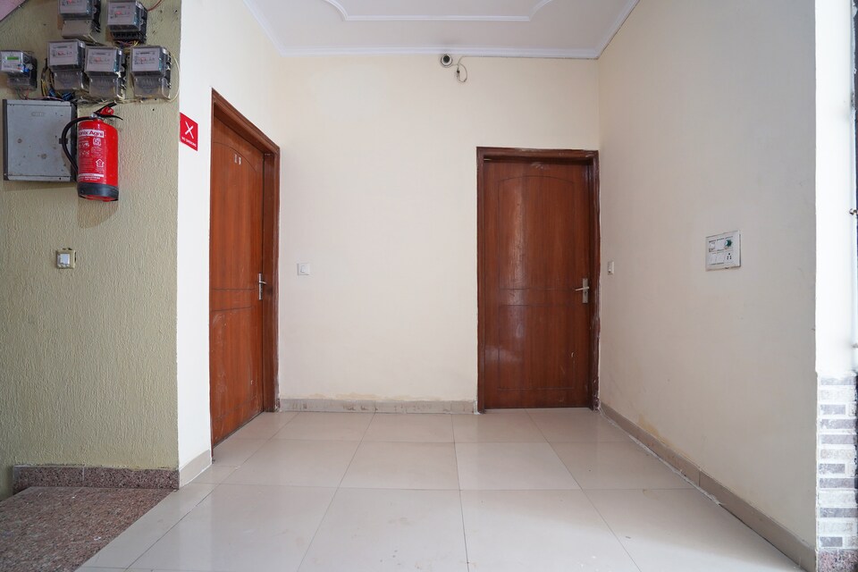 OYO 47183 Royal Inn, Cyber City Extension, Gurgaon