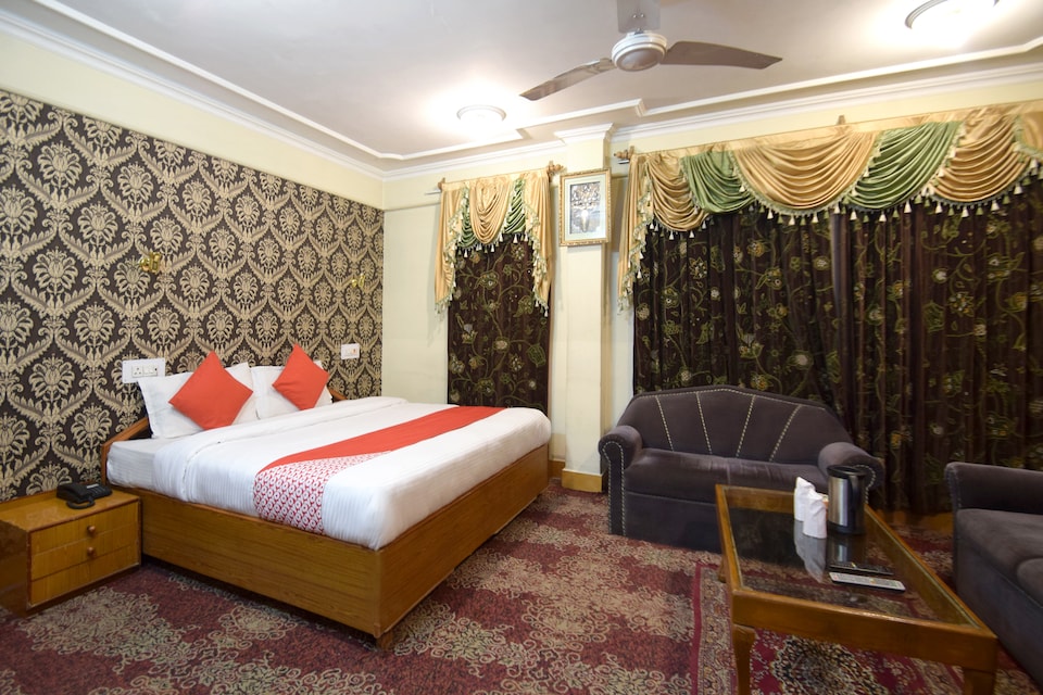 OYO Flagship 4694 Hotel City Plaza, Dalgate Srinagar, Srinagar