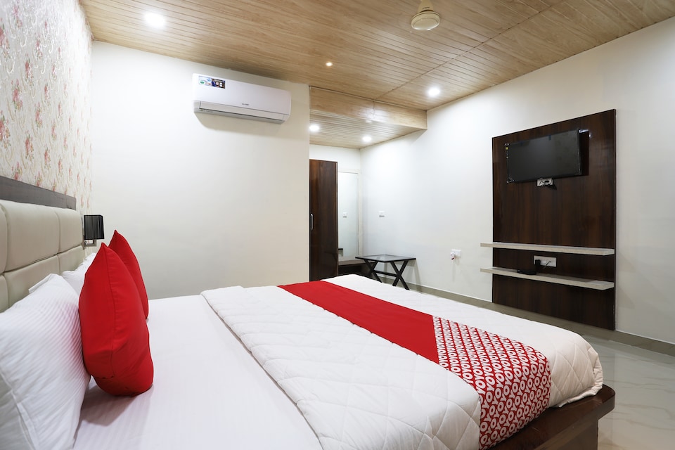 OYO 47200 The Crown Resort, Satna, Satna