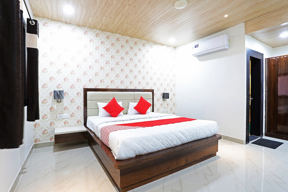 OYO 47200 The Crown Resort, Satna, Satna