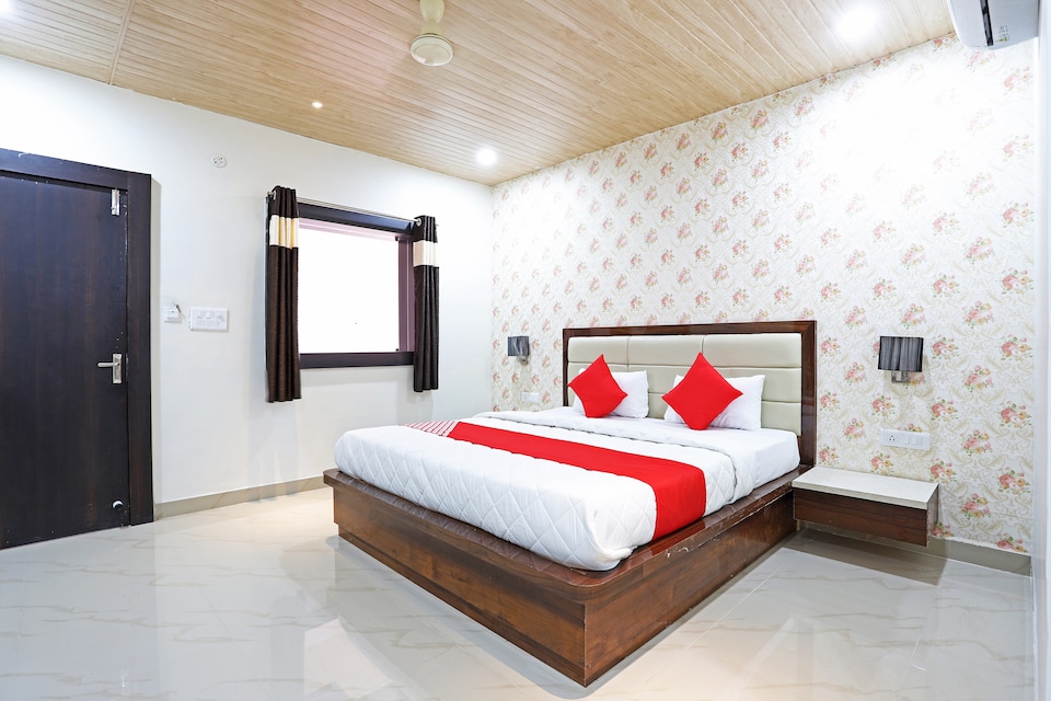 OYO 47200 The Crown Resort, Satna, Satna