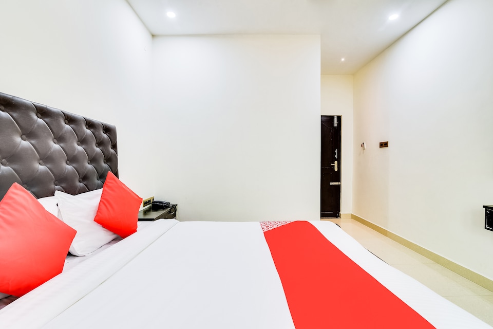 OYO 47201 Hotel Annapurna Residency, Railway Koduru, Kadapa