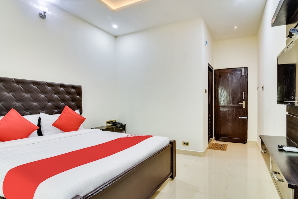 OYO 47201 Hotel Annapurna Residency, Railway Koduru, Kadapa
