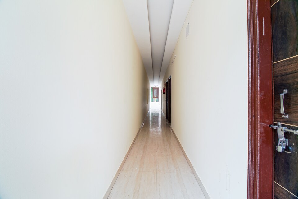 OYO LIFE GRG1628 South City I, HUDA CENTRE 1, Gurgaon