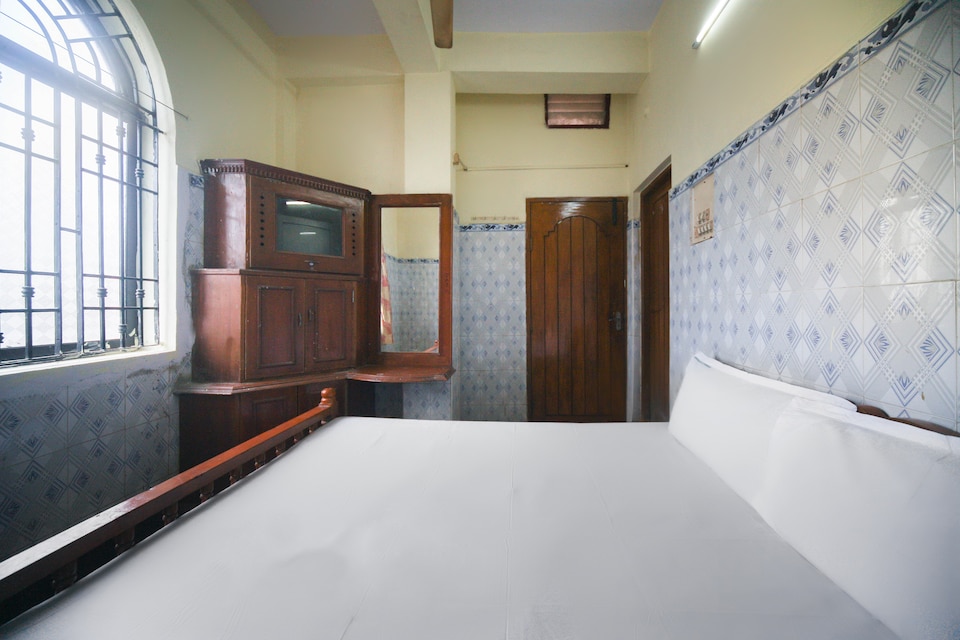 SPOT ON Rajbhavan, Triplicane, Chennai