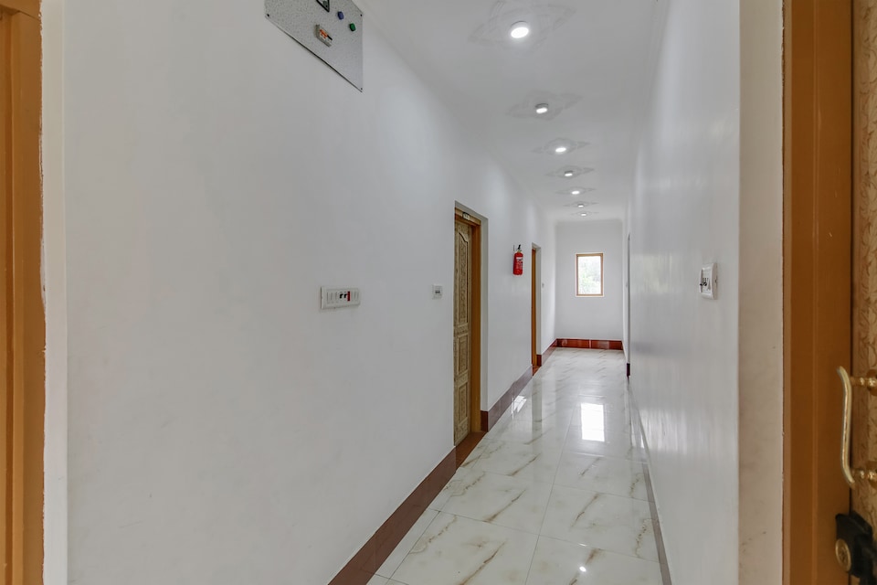 Hotel O Hameed, Dalgate Srinagar, Srinagar