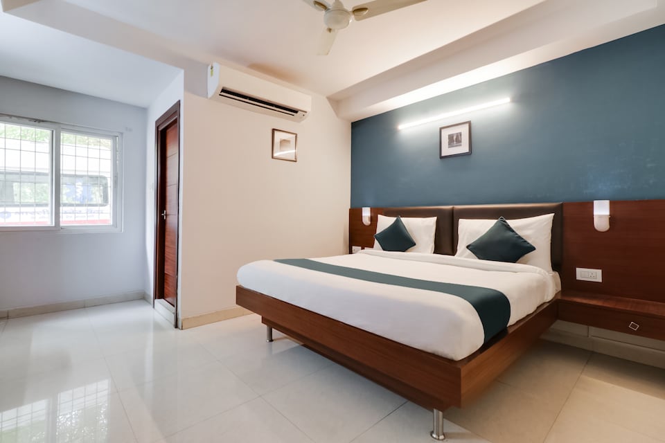 SilverKey Executive Stays 47300 Hotel Stay Inn Maharani Peta, Beach Side Visakhapatnam, Visakhapatnam