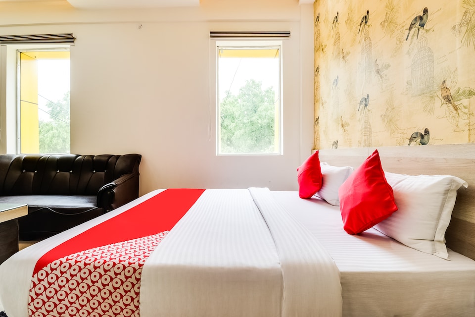 OYO 47305 Hotel Rishabh& Banquet, Hardoi, Hardoi