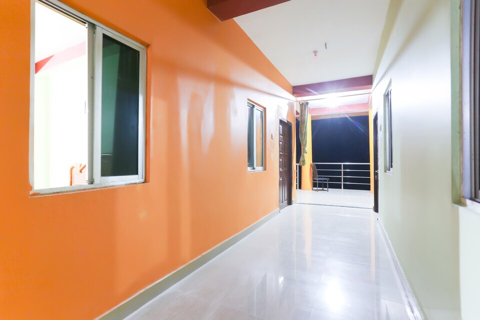 OYO 47328 Hotel Rajhans, CT Road Puri, पुरी