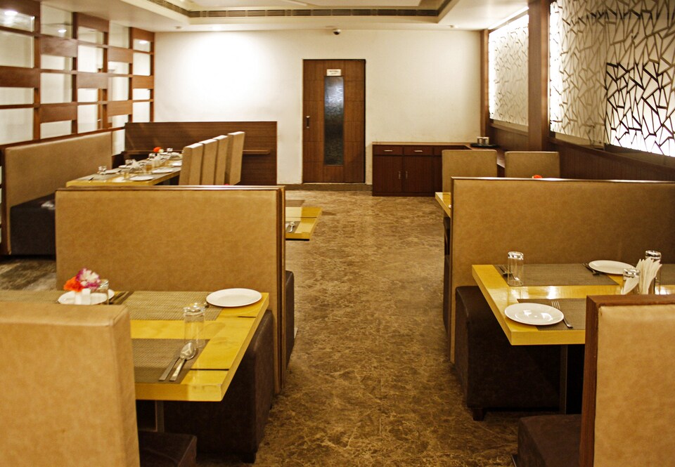 OYO 766 Hotel Dazzle, Fatehabad Road, Agra