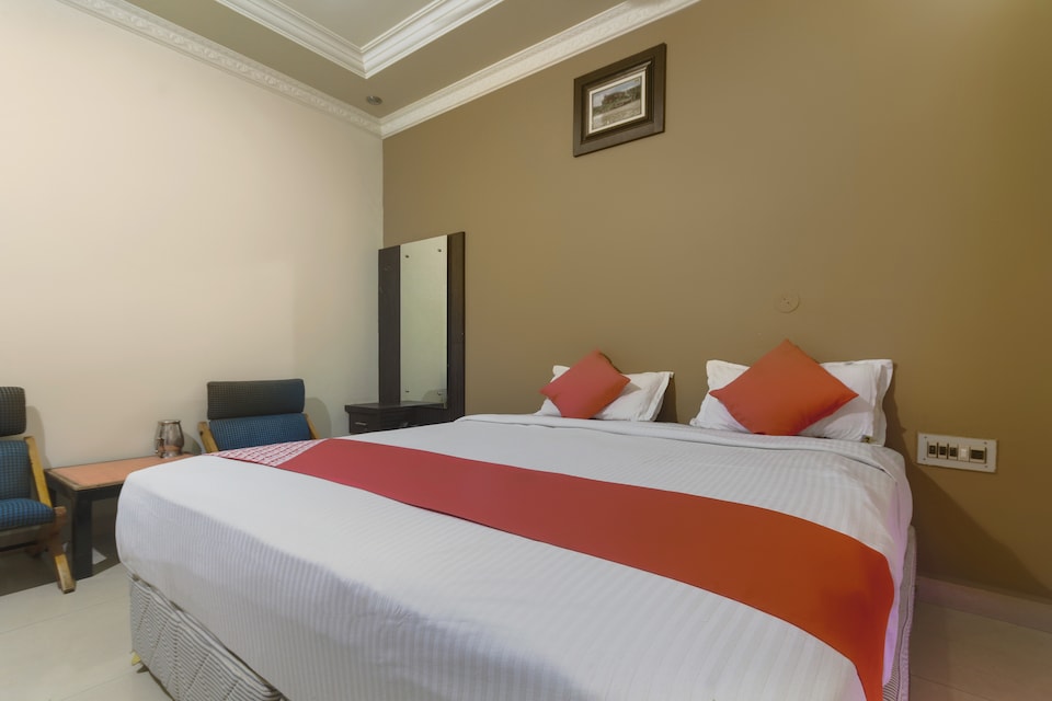 OYO 47369 Mookambika Deluxe, Gadag, Gadag