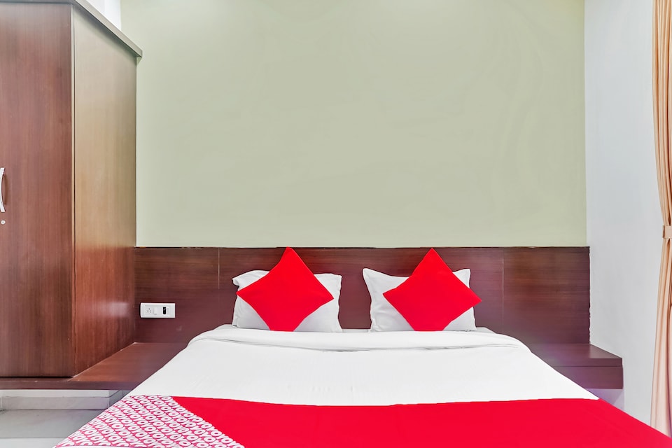 Capital O 47371 Hotel Shiva's Inn, Trimbakeshwar Nashik, Nashik