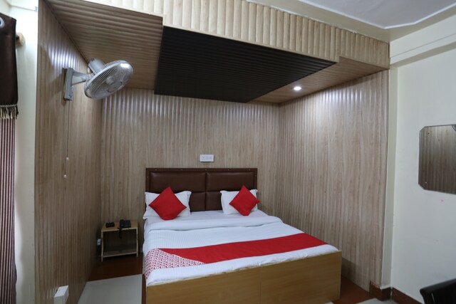 OYO 47372 The White Orchid