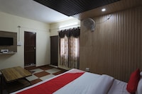 OYO 47372 The White Orchid