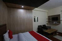 OYO 47372 The White Orchid