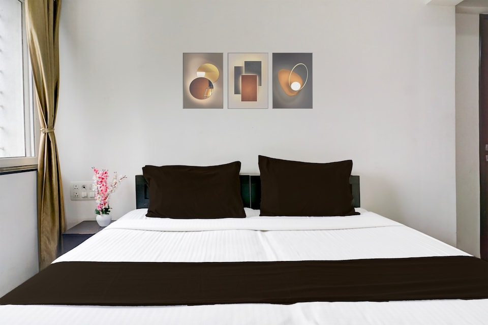 Collection O Magarpatta City Formerly Ekab Hospitality, Magarpatta Pune, Pune