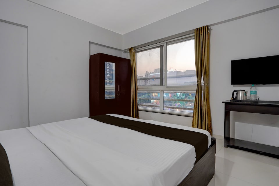 Collection O Magarpatta City Formerly Ekab Hospitality, Magarpatta Pune, Pune