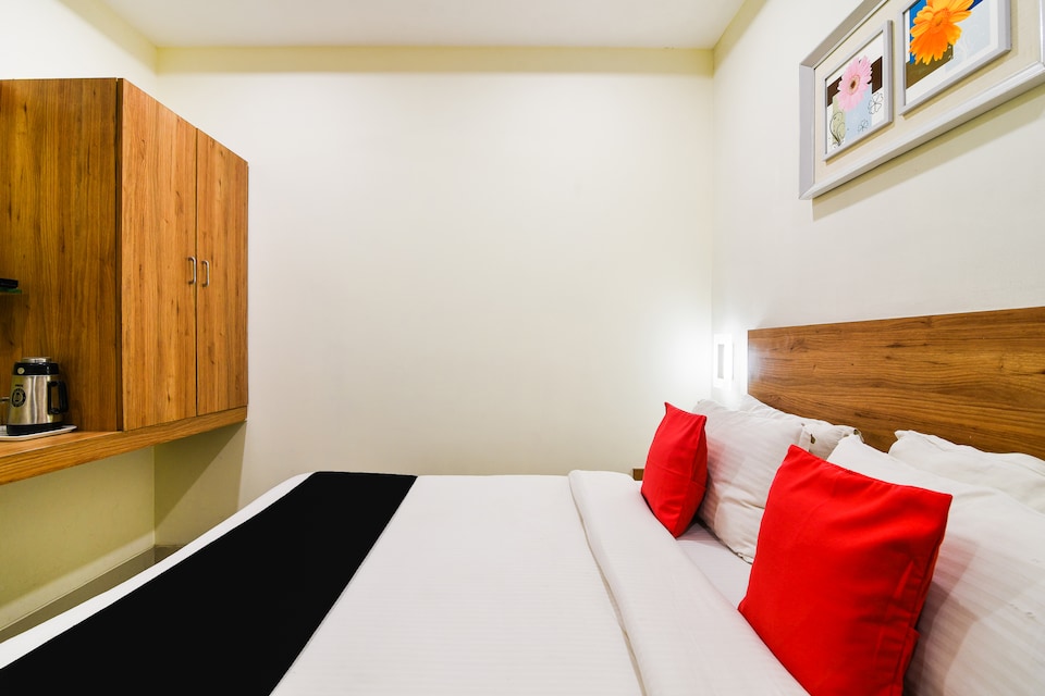 Capital O 47377 Bhavani Guest Inn, Nellore Bus Station-II, Nellore