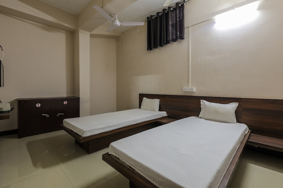 SPOT ON 47392 Hotel Trimurti, Khandwa, Khandwa