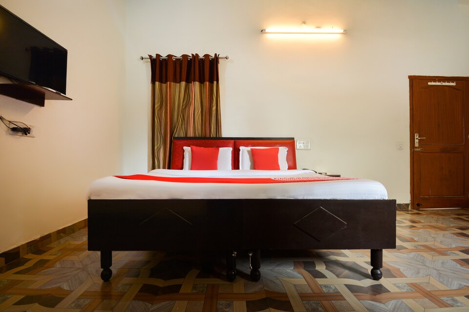 OYO 47396 Hotel Royal Villa, Mall Road Bathinda, Bathinda