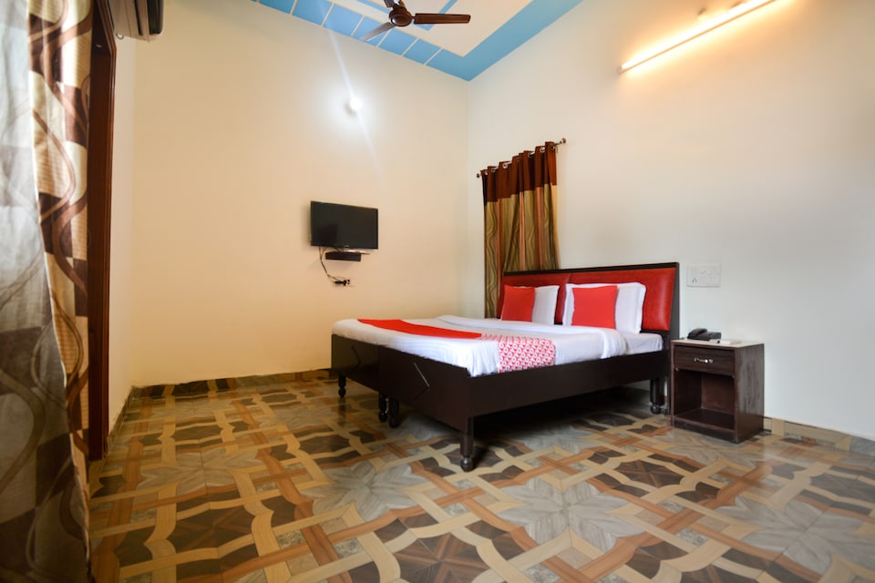 OYO 47396 Hotel Royal Villa, Mall Road Bathinda, Bathinda