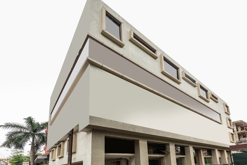 Capital O 47403 Hotel Manjeet, Hamidia Road Bhopal, Bhopal